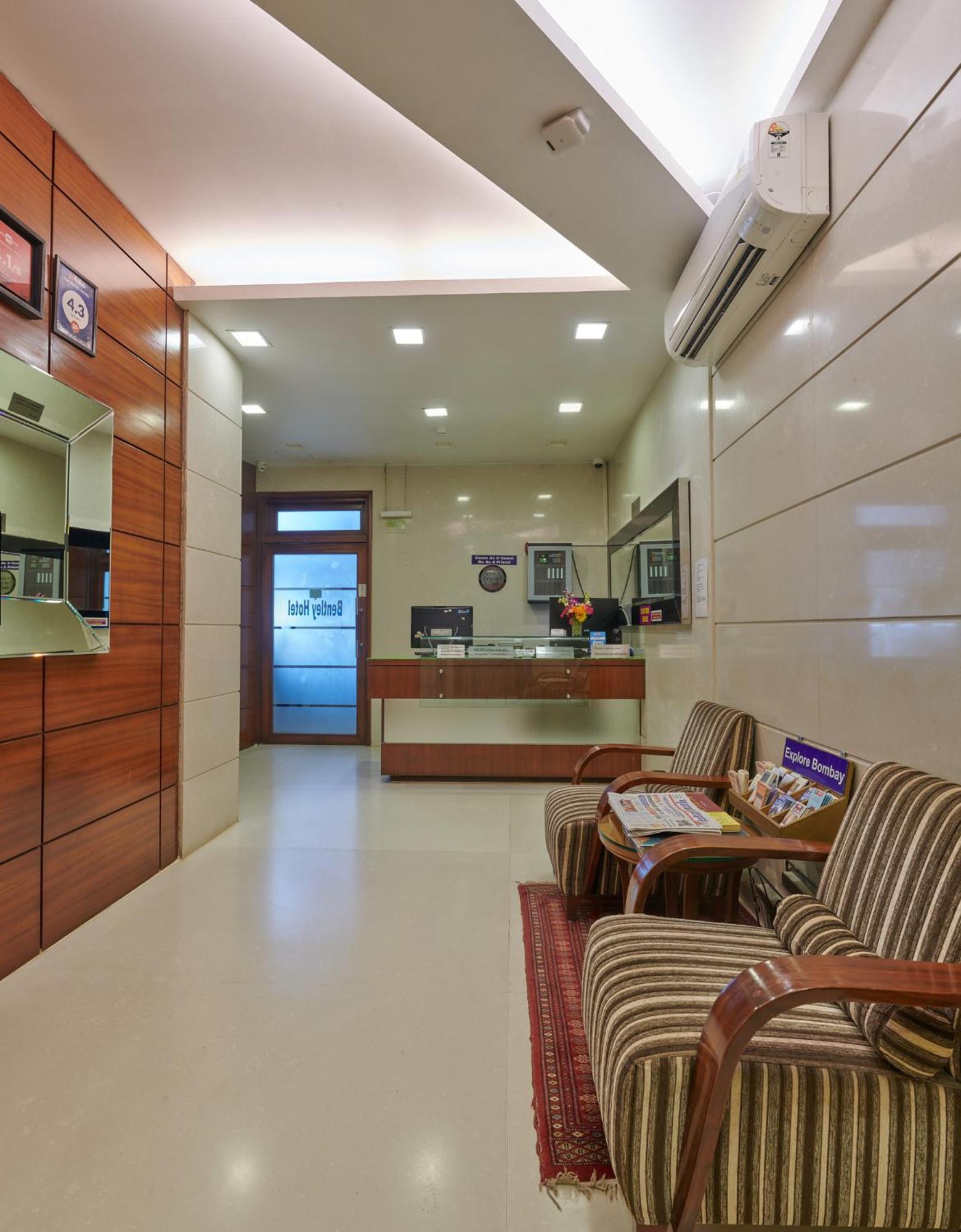 Bentley Hotel Marine Drive Mumbai Bagian luar foto