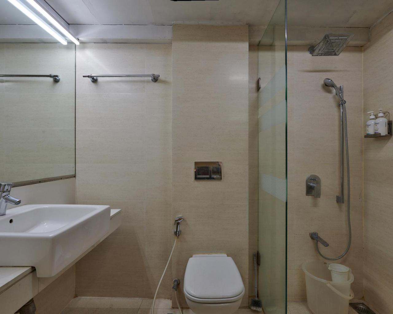 Bentley Hotel Marine Drive Mumbai Bagian luar foto