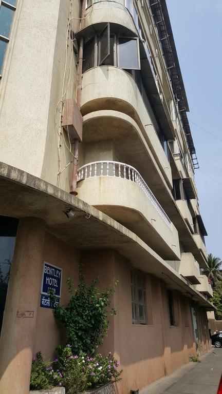 Bentley Hotel Marine Drive Mumbai Bagian luar foto