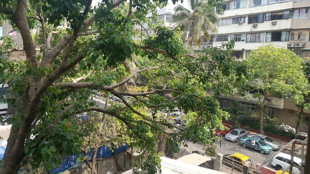Bentley Hotel Marine Drive Mumbai Bagian luar foto