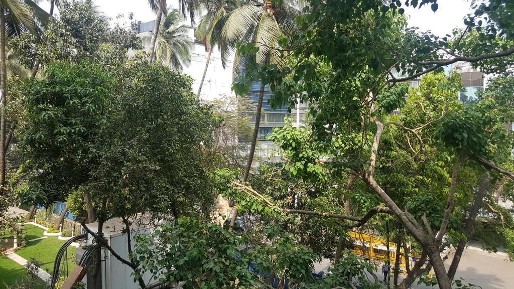 Bentley Hotel Marine Drive Mumbai Bagian luar foto