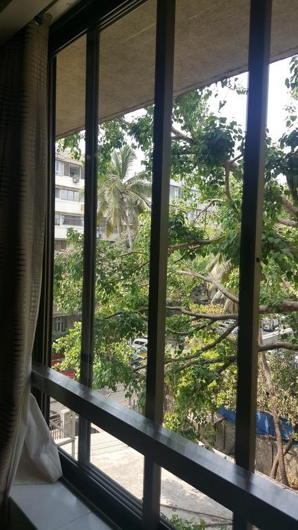 Bentley Hotel Marine Drive Mumbai Bagian luar foto