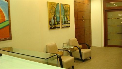 Bentley Hotel Marine Drive Mumbai Bagian luar foto